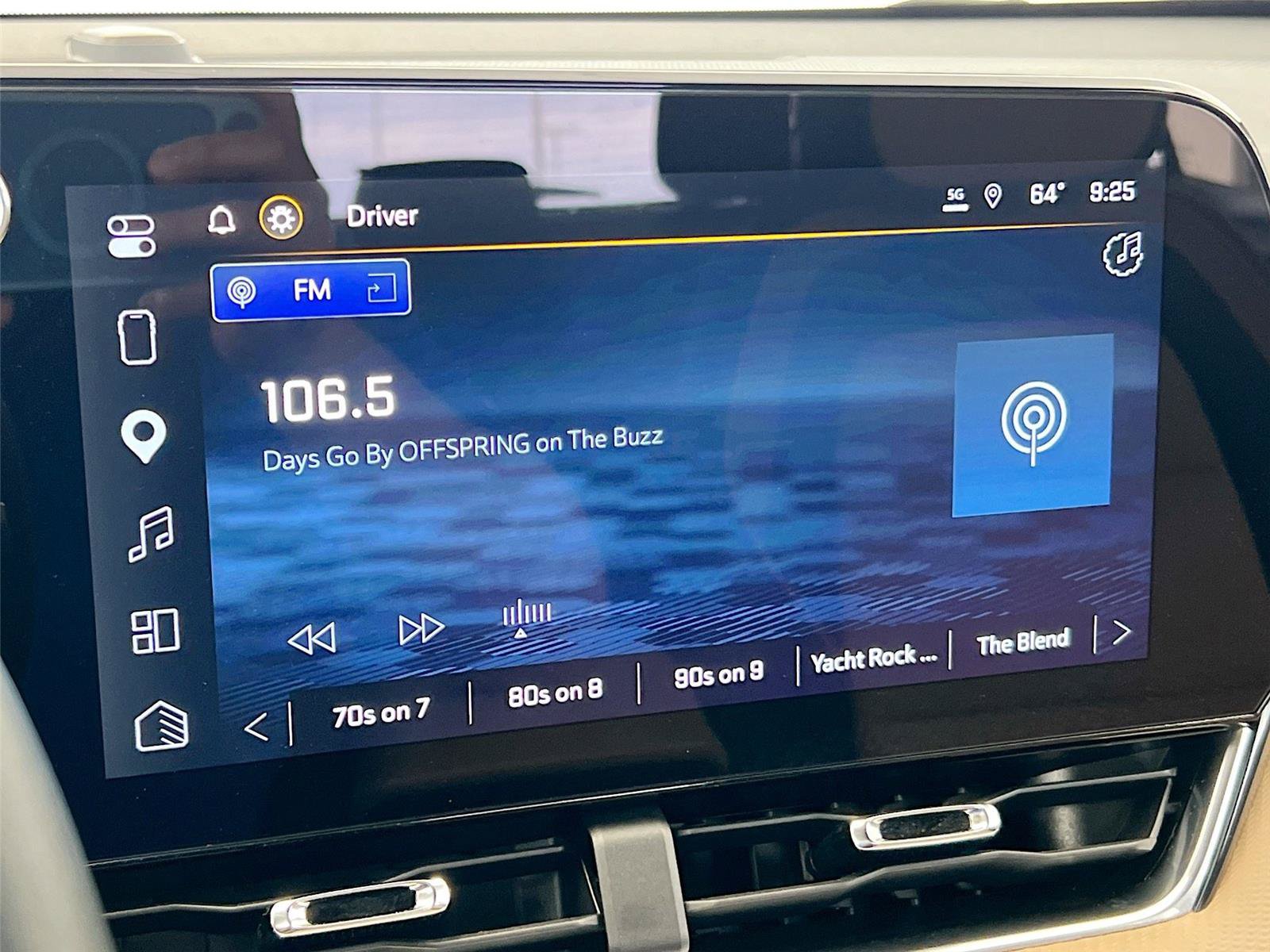 Used 2025 Chevrolet Equinox ACTIV w/ Safety and Technology Package FWD image 7