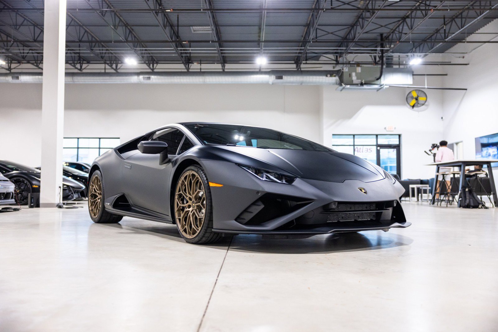 Used 2022 Lamborghini Huracan EVO image 3