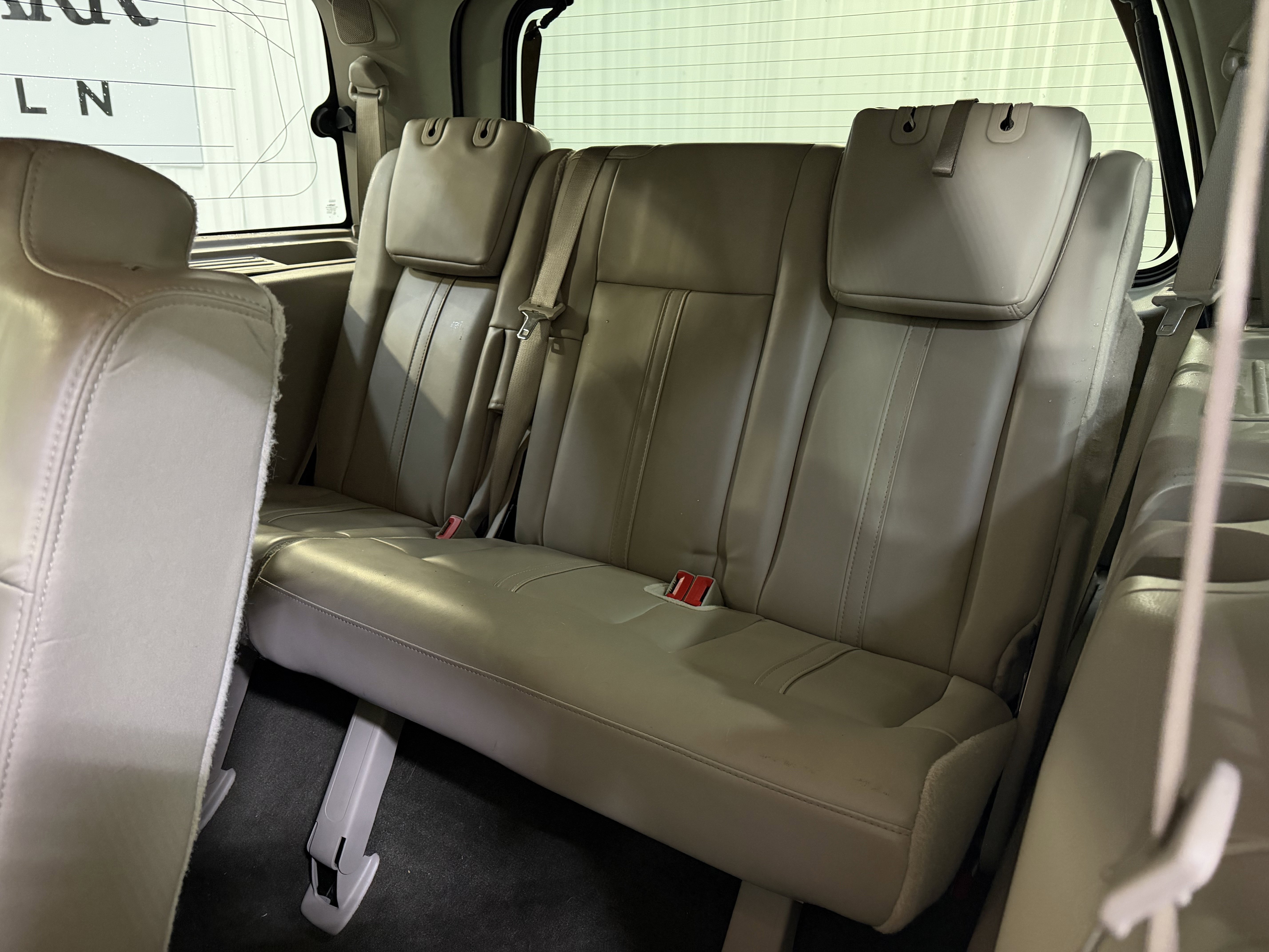 Used 2017 Lincoln Navigator Select RWD image 11