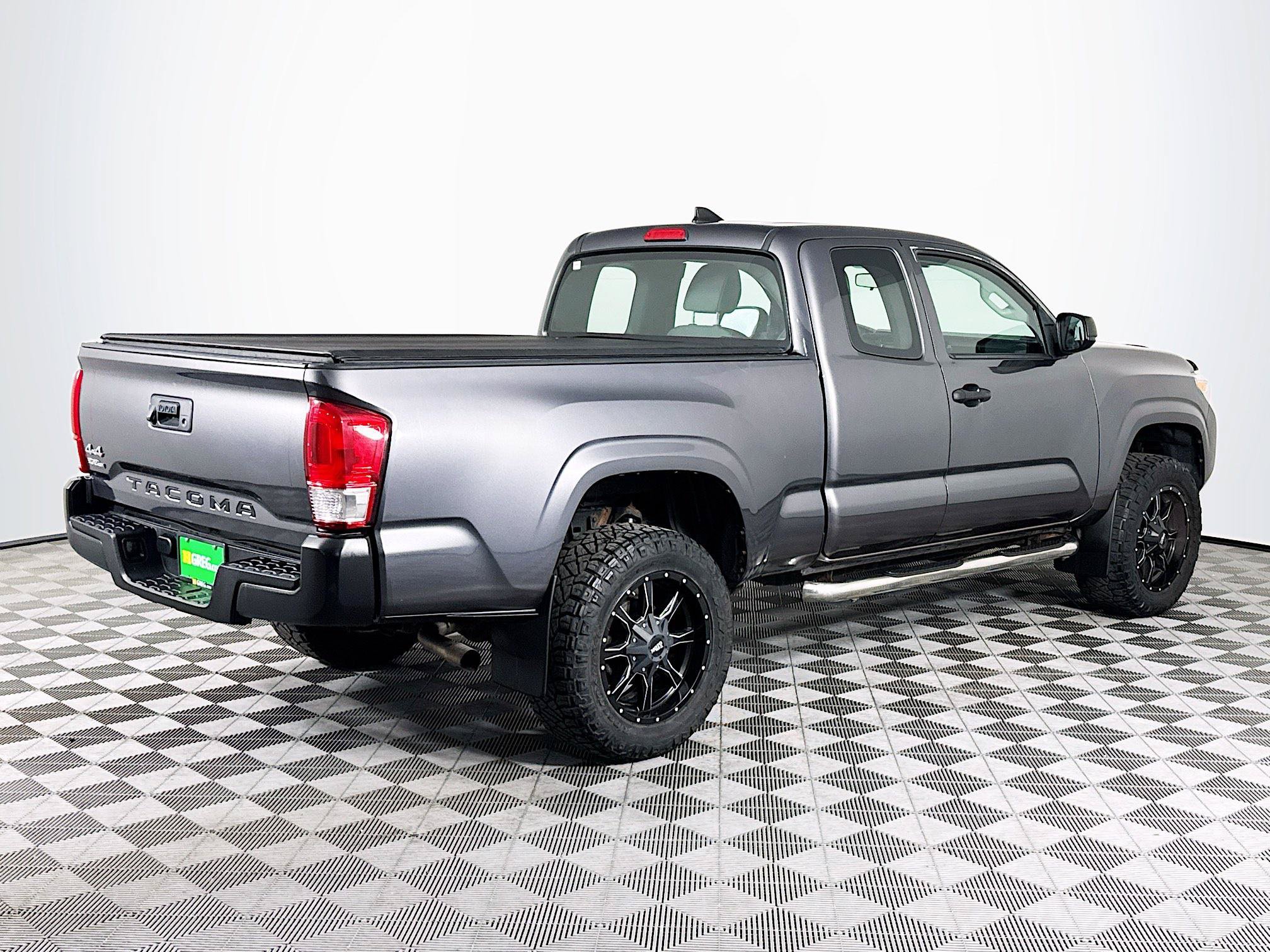 Used 2017 Toyota Tacoma SR AWD/4WD image 8