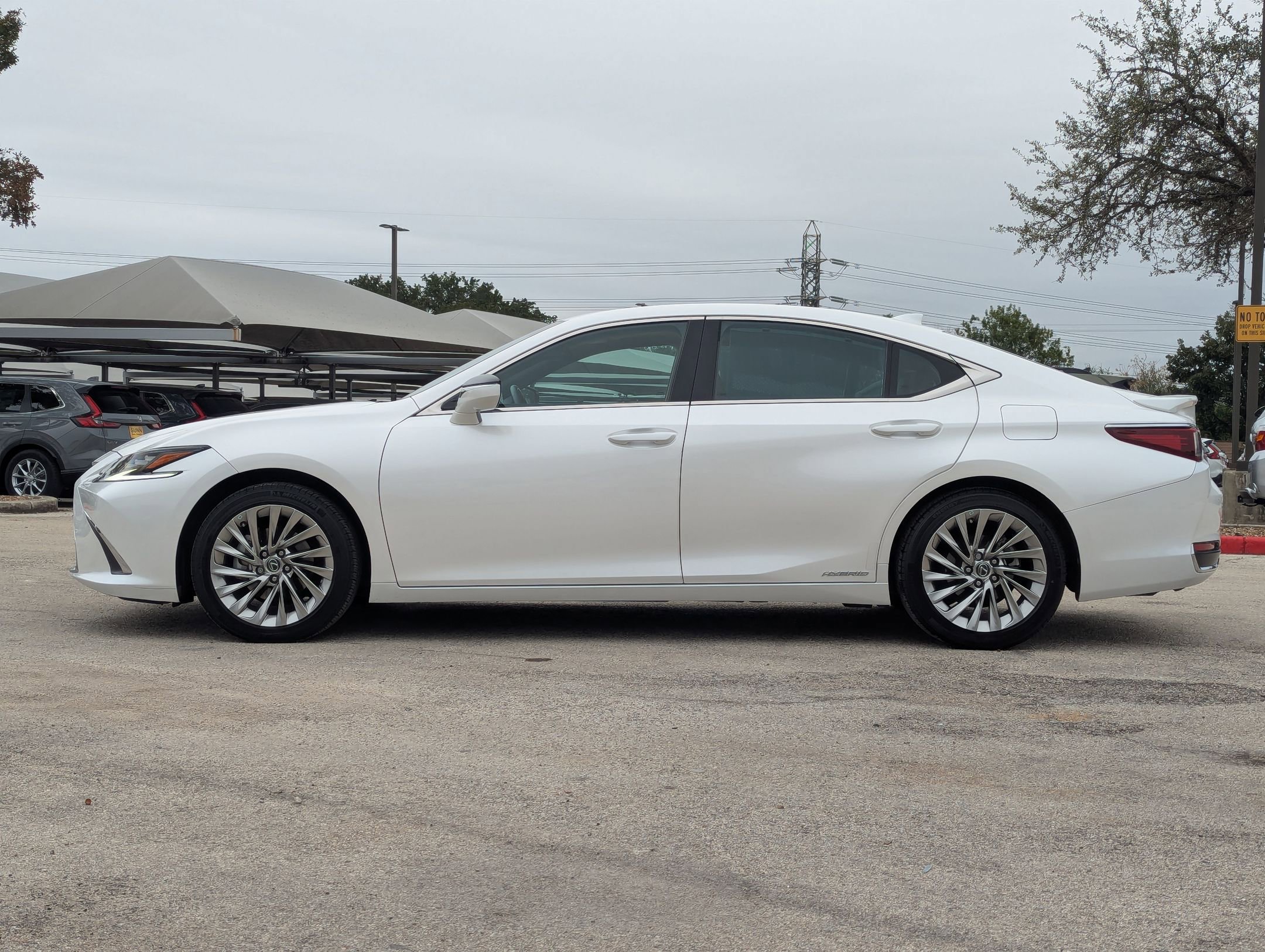 Used 2022 Lexus ES 300h Ultra Luxury image 7