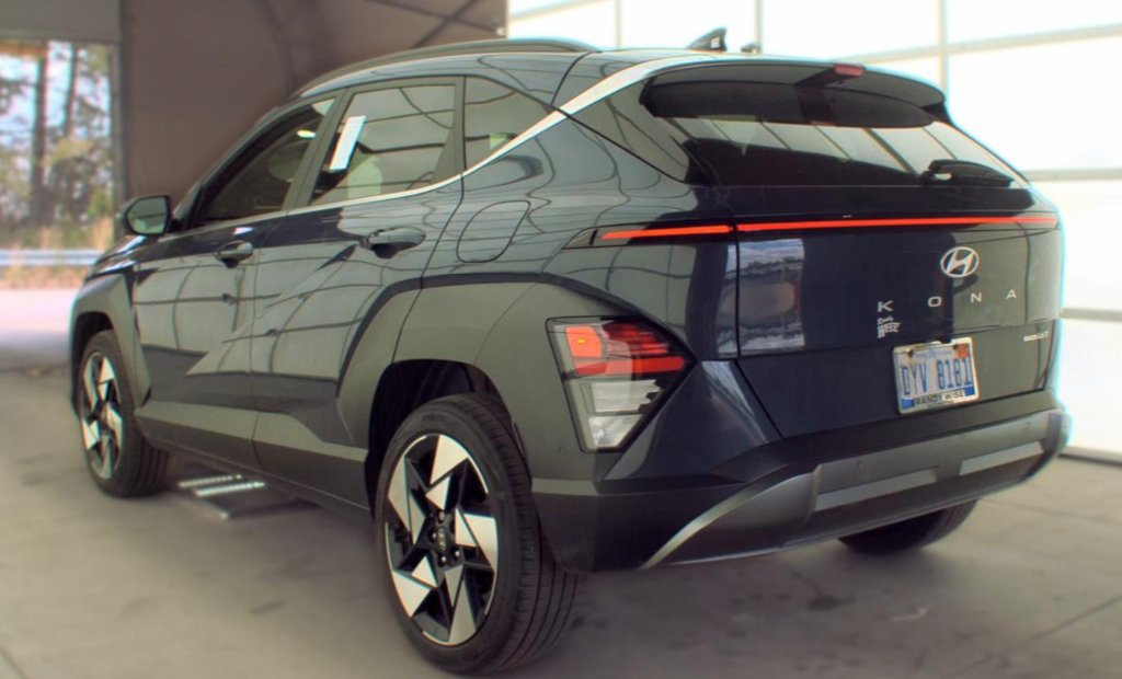 Used 2024 Hyundai Kona Limited AWD/4WD image 5