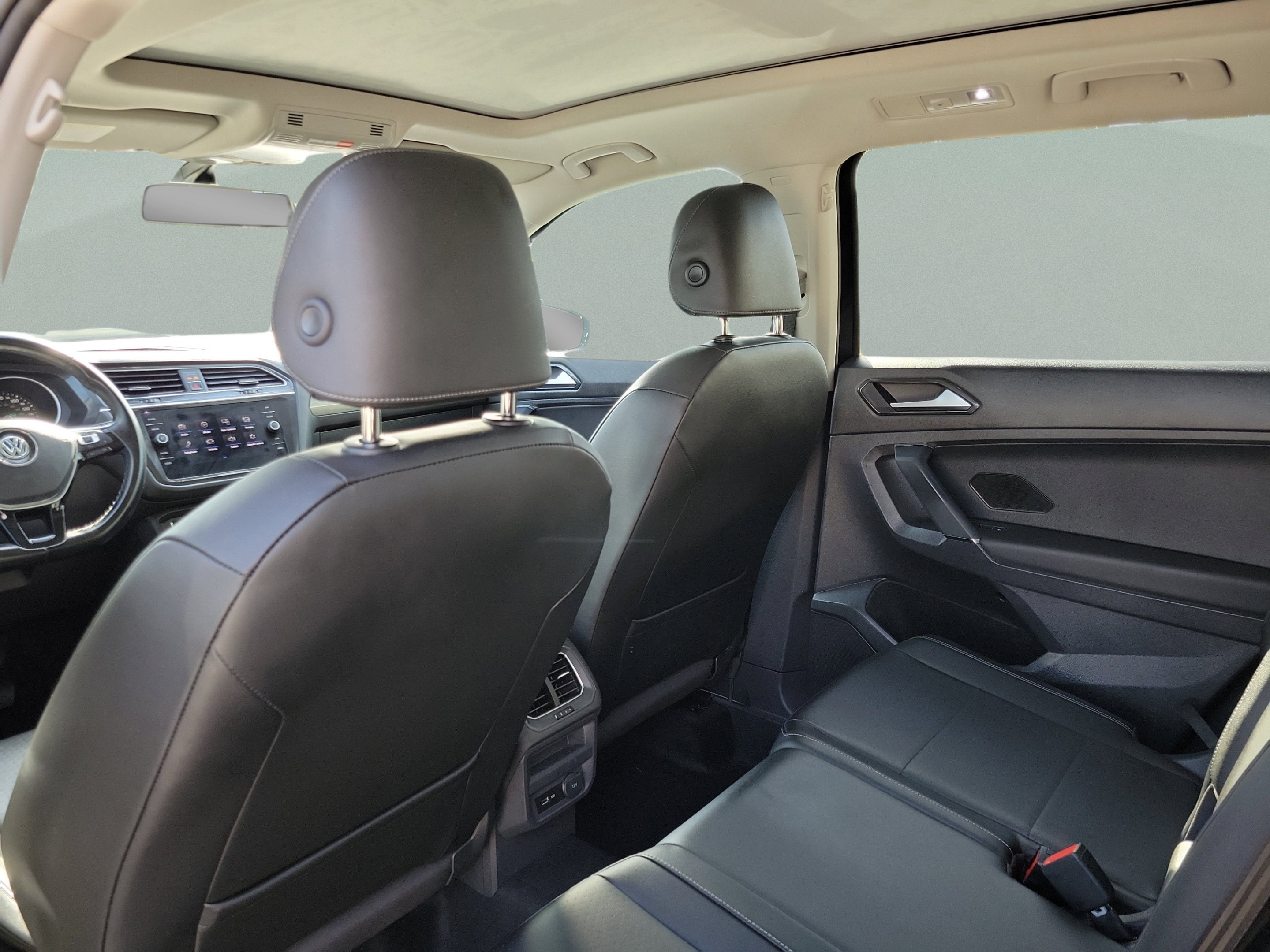 Used 2018 Volkswagen Tiguan SE w/ Panoramic Sunroof Package FWD image 23