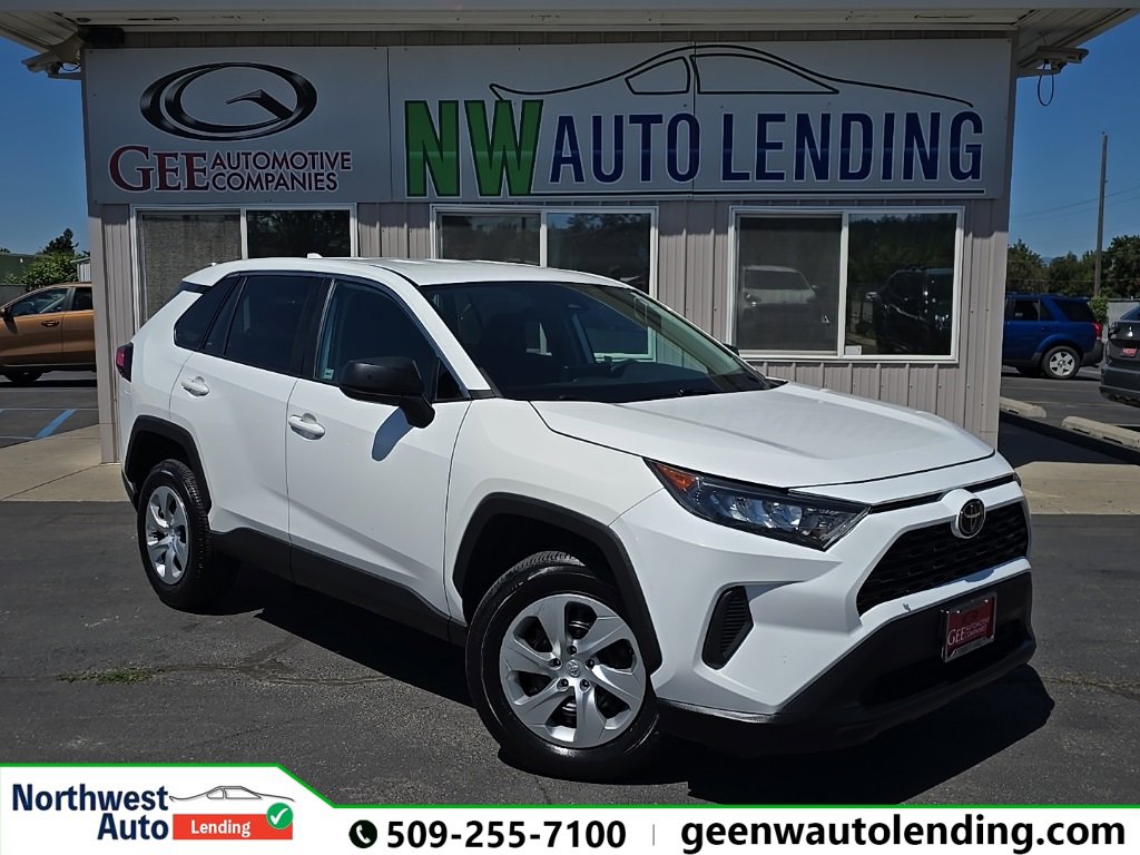 Used 2022 Toyota RAV4 LE image 1