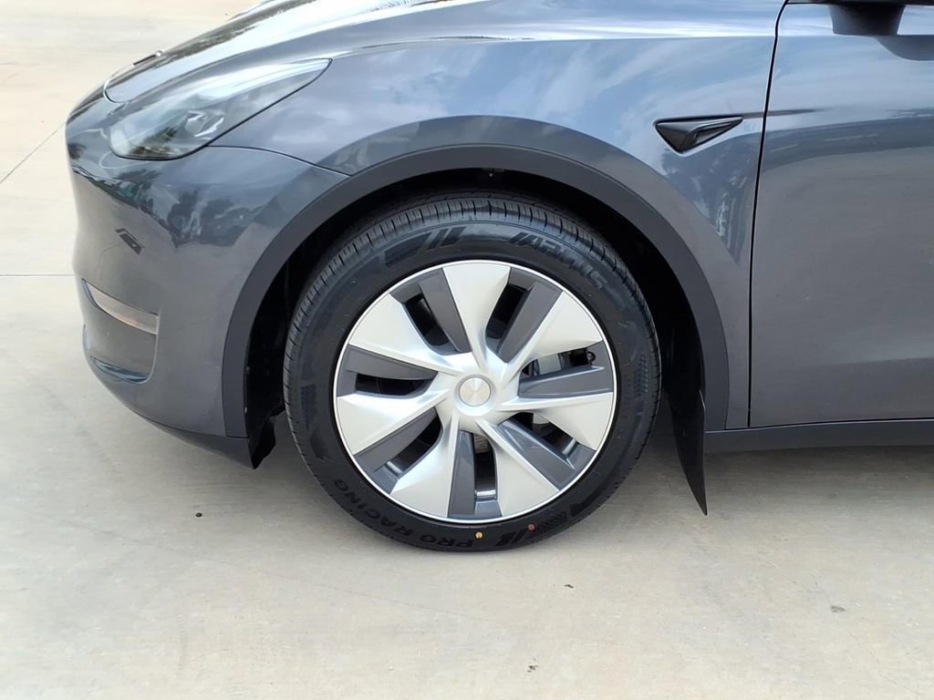 Used 2023 Tesla Model Y Long Range AWD/4WD image 9