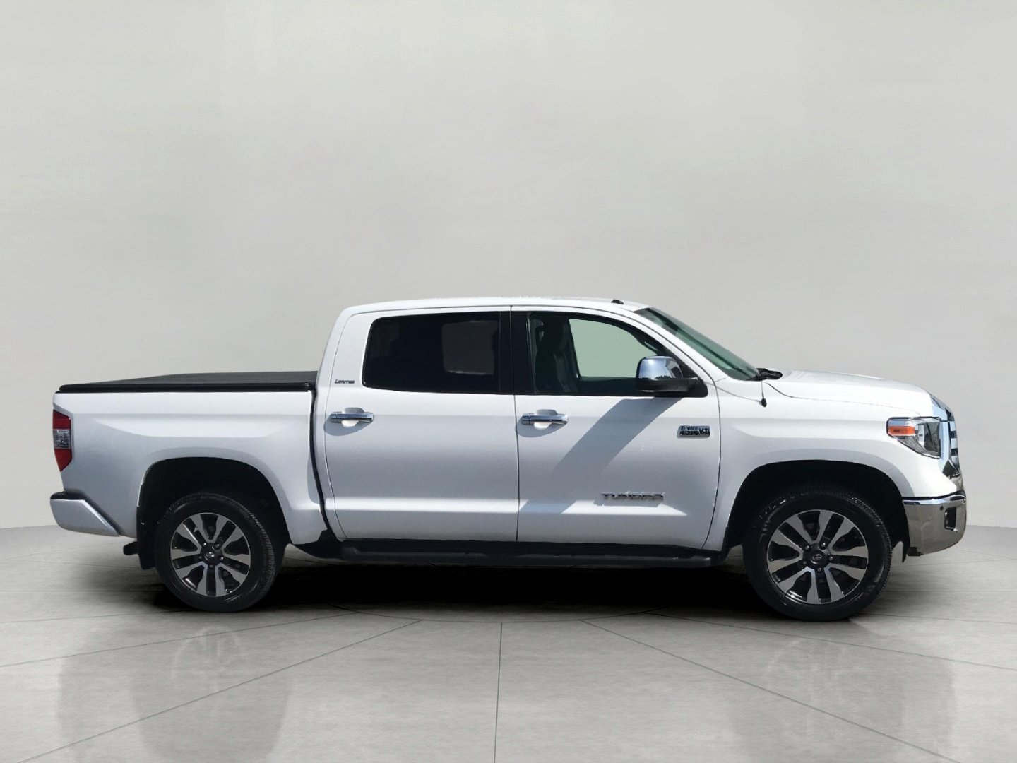 Used 2018 Toyota Tundra Limited w/ Limited Premium Package AWD/4WD image 9