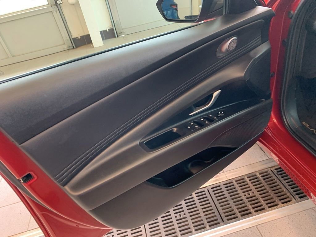 Used 2023 Hyundai Elantra SEL w/ Convenience Package image 4