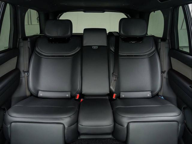 New 2026 Land Rover Range Rover SV AWD/4WD image 17
