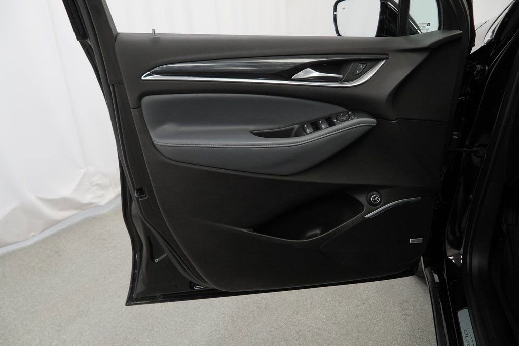 Used 2021 Buick Enclave Essence w/ Sport Touring Edition image 37