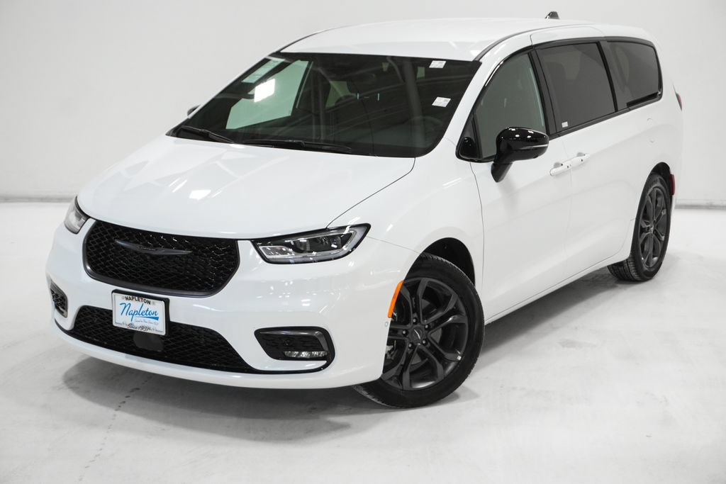 New 2026 Chrysler Pacifica Select FWD image 2