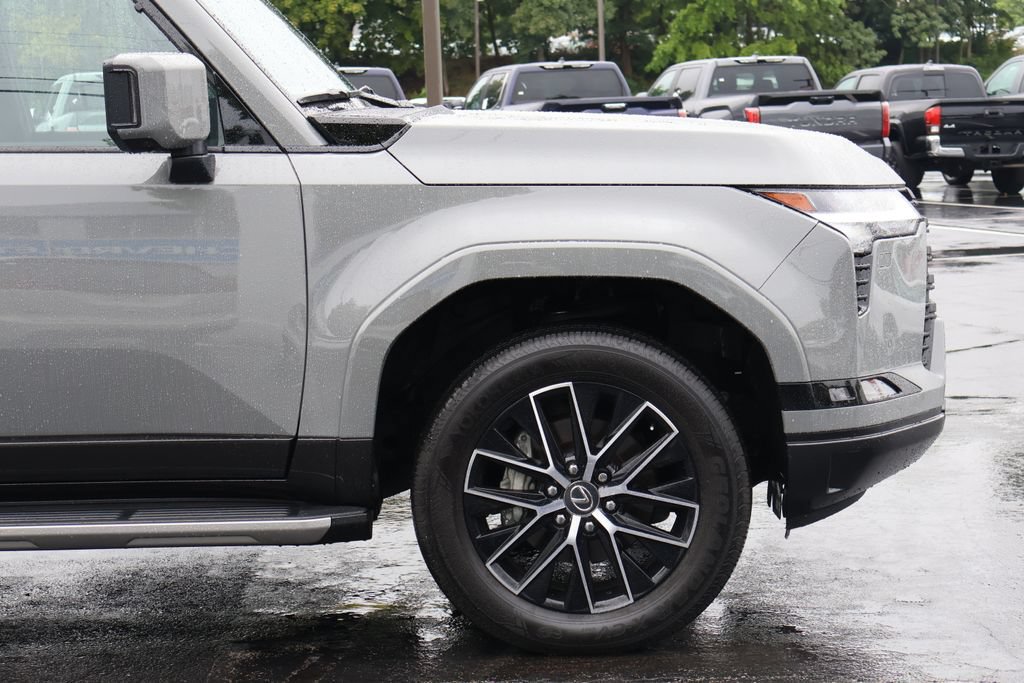 Used 2025 Lexus GX 550 w/ Accessory Package (2T) AWD/4WD image 10