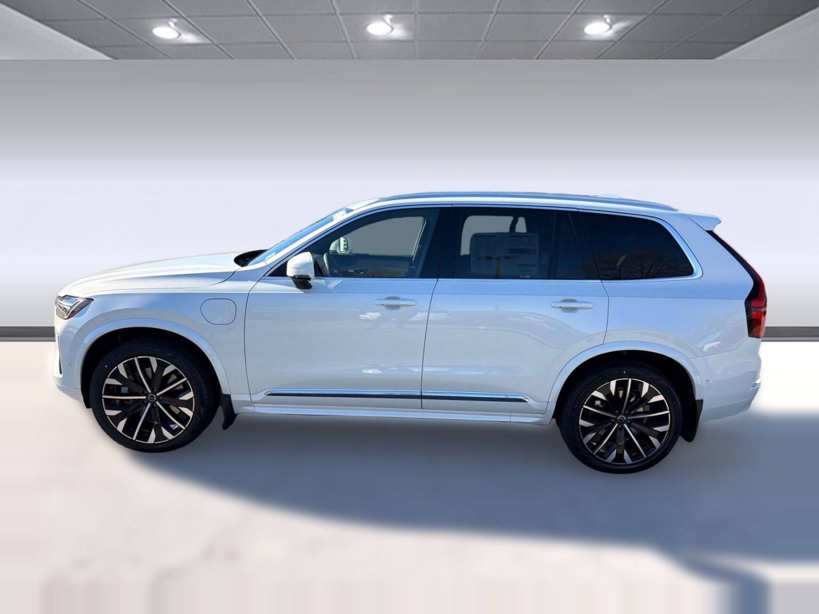 New 2026 Volvo XC90 T8 Plus w/ Protection Package AWD/4WD image 2