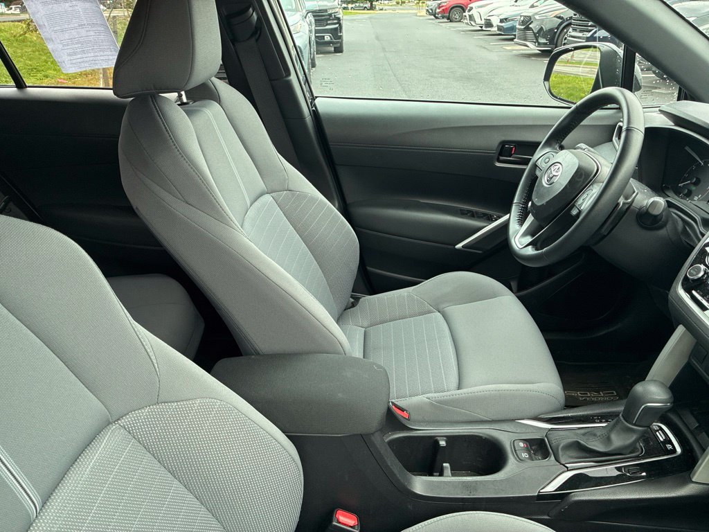 Used 2024 Toyota Corolla Cross AWD Hybrid w/ Moonroof Package image 23