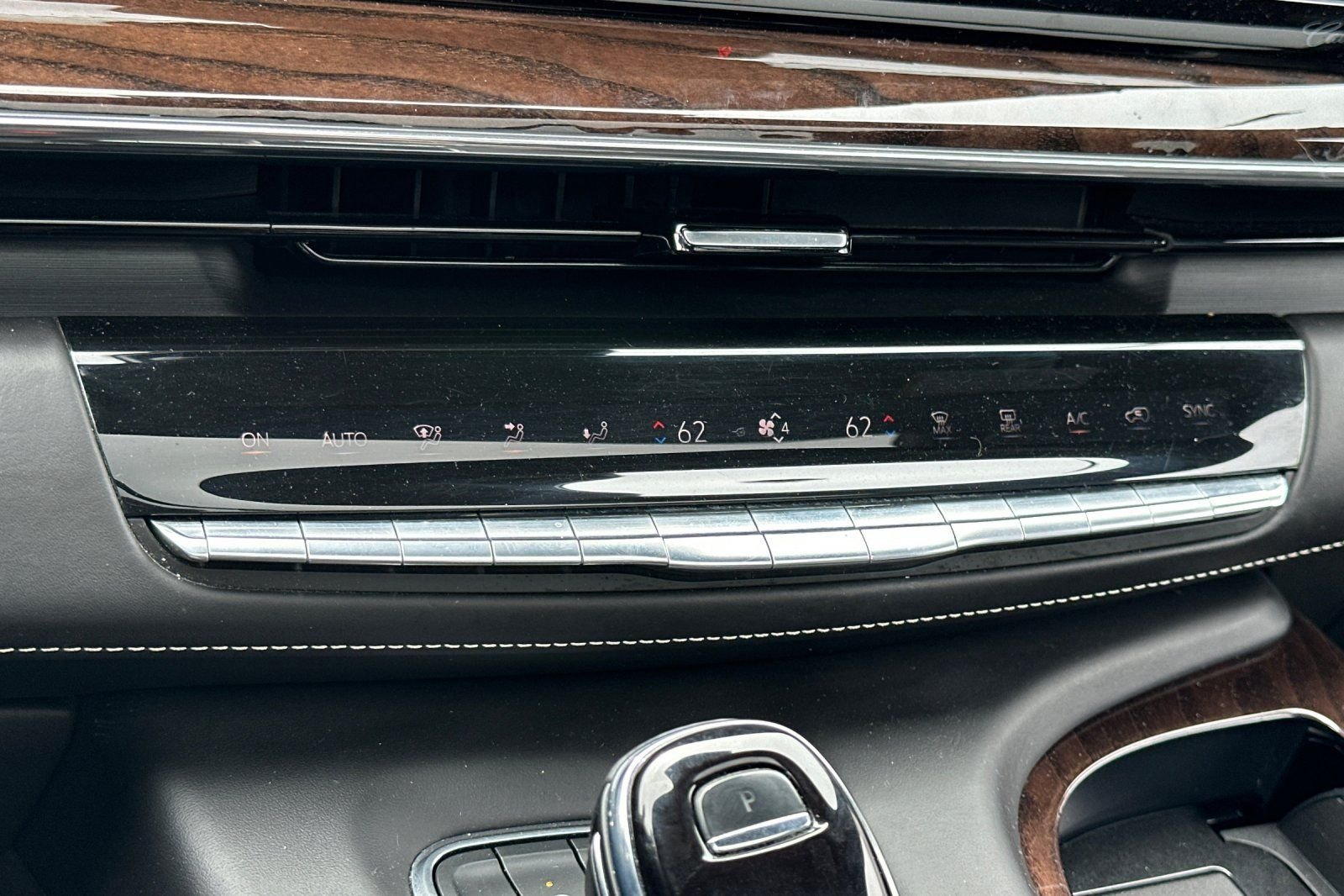 Used 2023 Cadillac Escalade Premium Luxury Platinum AWD/4WD image 27