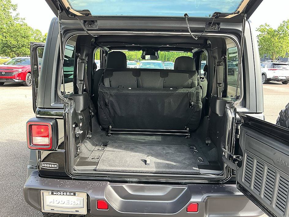 Used 2026 Jeep Wrangler Sport AWD/4WD image 24