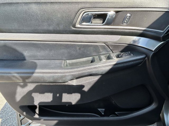 Certified 2019 Ford Explorer XLT w/ Equipment Group 202A FWD image 22