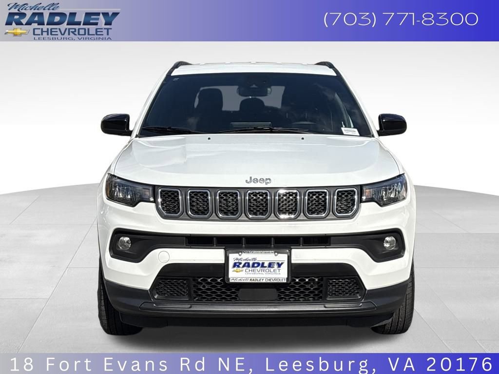 Used 2024 Jeep Compass Latitude image 10