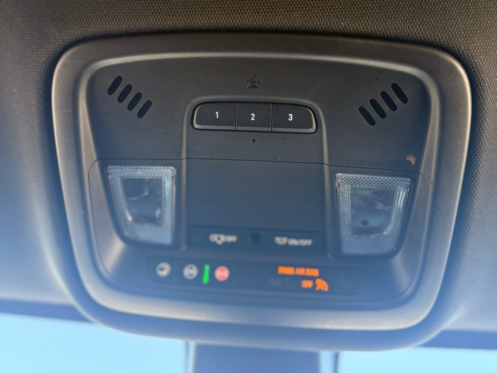 Used 2023 Chevrolet Traverse LT image 33