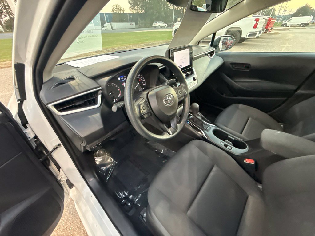 Used 2025 Toyota Corolla LE FWD image 13
