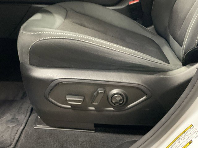 Used 2024 Jeep Grand Cherokee Laredo image 13