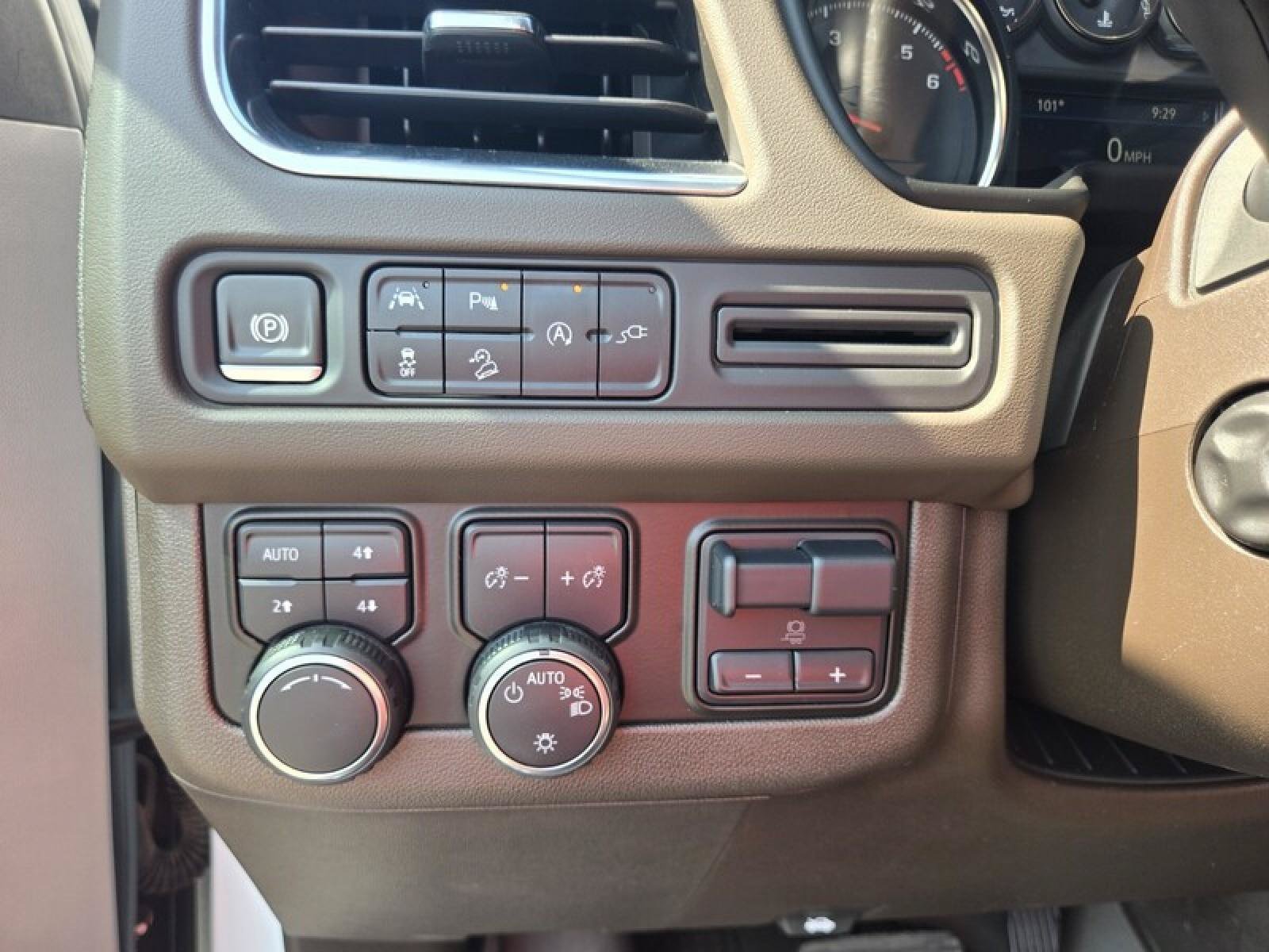 Used 2021 Chevrolet Tahoe Z71 w/ Z71 Signature Package AWD/4WD image 15
