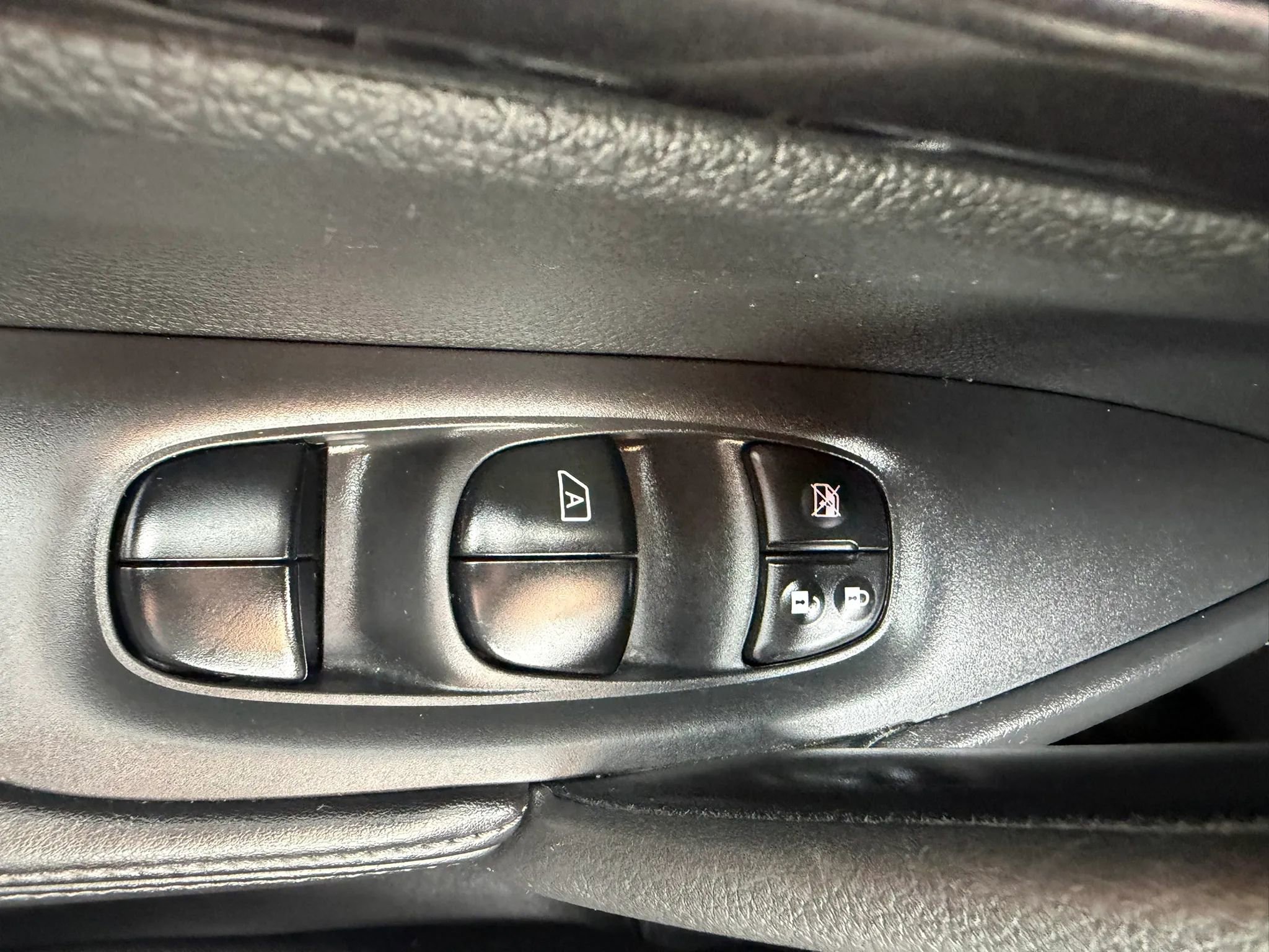 Used 2018 Nissan Rogue SV w/ Premium Package image 20