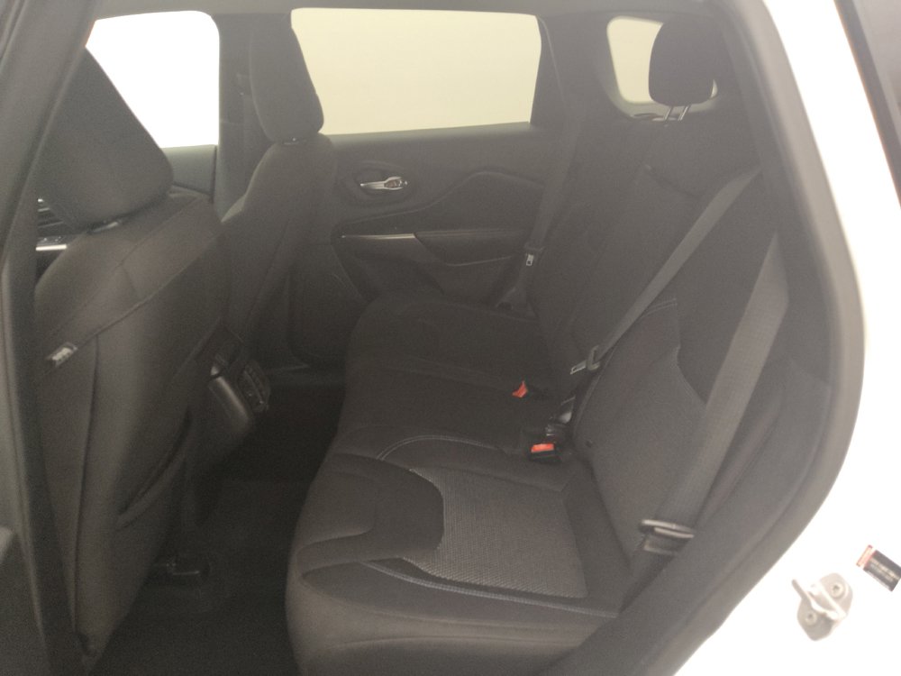 Used 2019 Jeep Cherokee Latitude w/ Popular Appearance Group FWD image 18