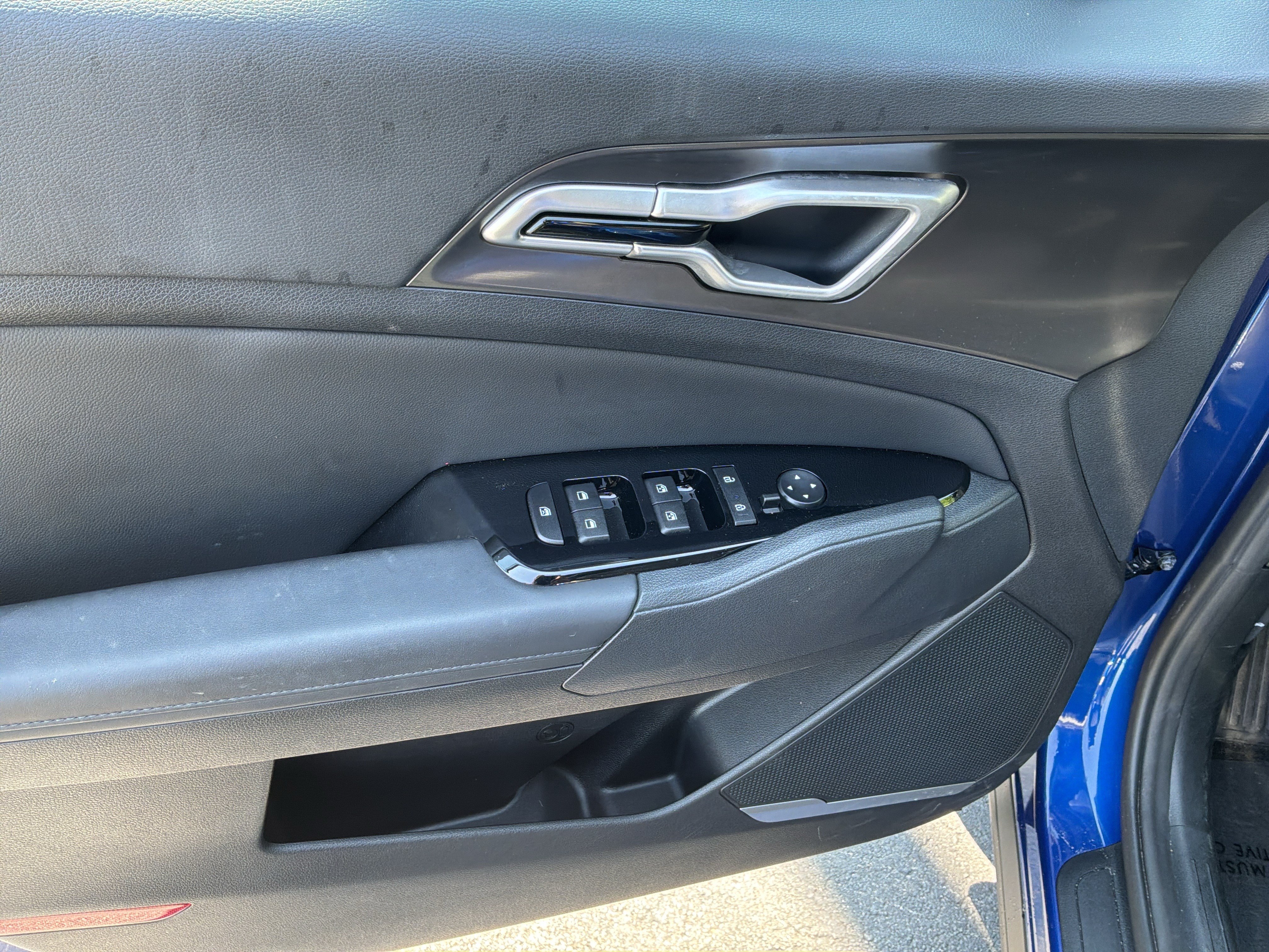 Used 2025 Kia Sportage EX FWD image 15