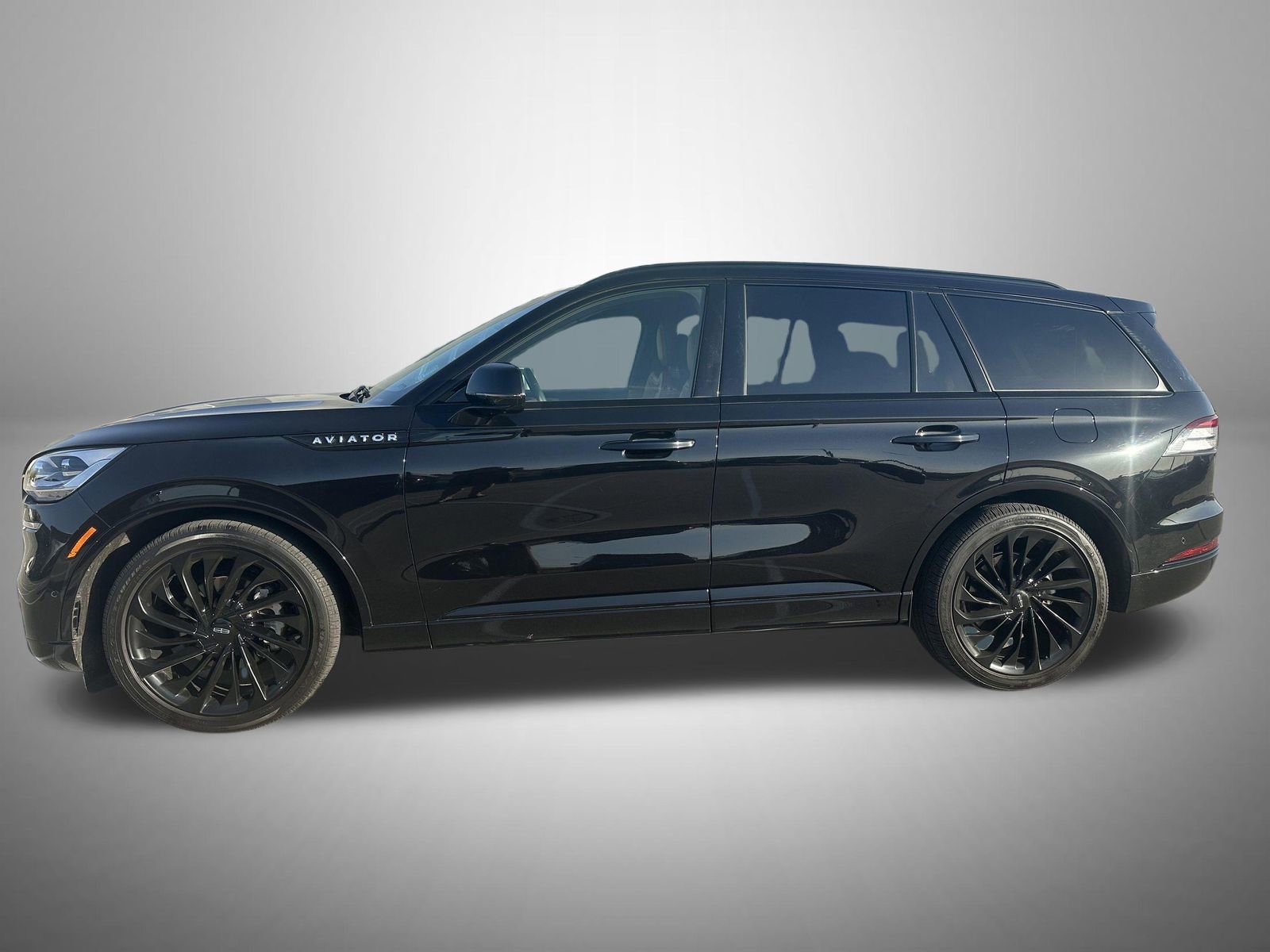 Used 2024 Lincoln Aviator Black Label w/ Jet Package AWD/4WD image 2