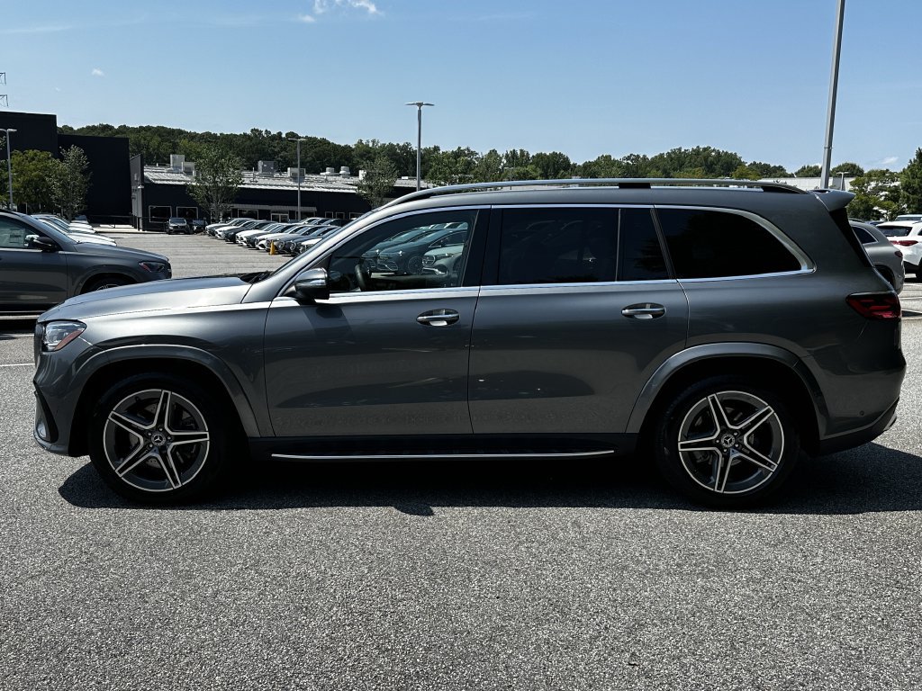 Used 2025 Mercedes-Benz GLS 450 4MATIC w/ AMG Line Exterior image 5