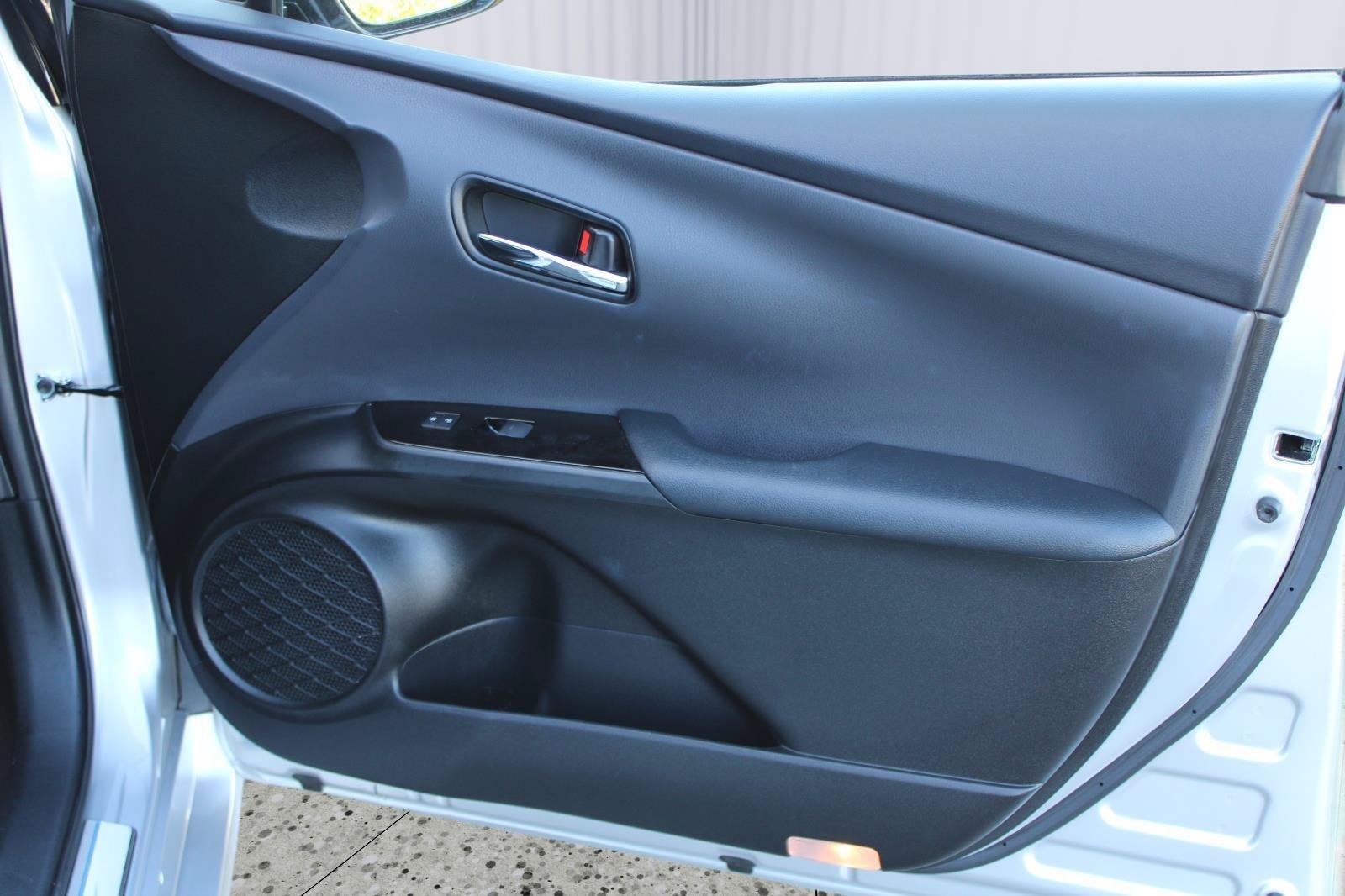 Used 2020 Toyota Prius Prime XLE FWD image 38