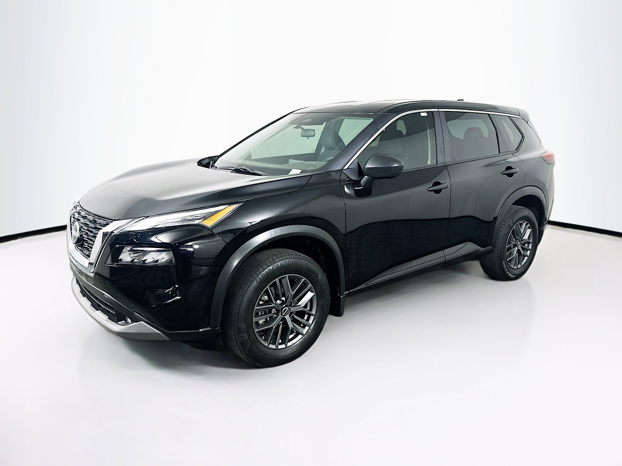 Used 2023 Nissan Rogue S image 3