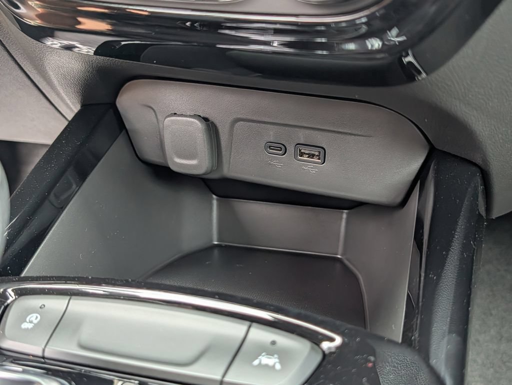 New 2026 Chevrolet Trax RS w/ Driver Confidence Package FWD image 17