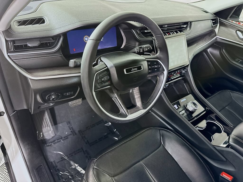 Used 2023 Jeep Grand Cherokee Limited w/ Luxury Tech Group II AWD/4WD image 19