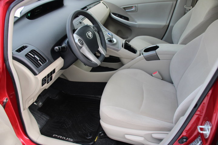 Used 2015 Toyota Prius Three image 11