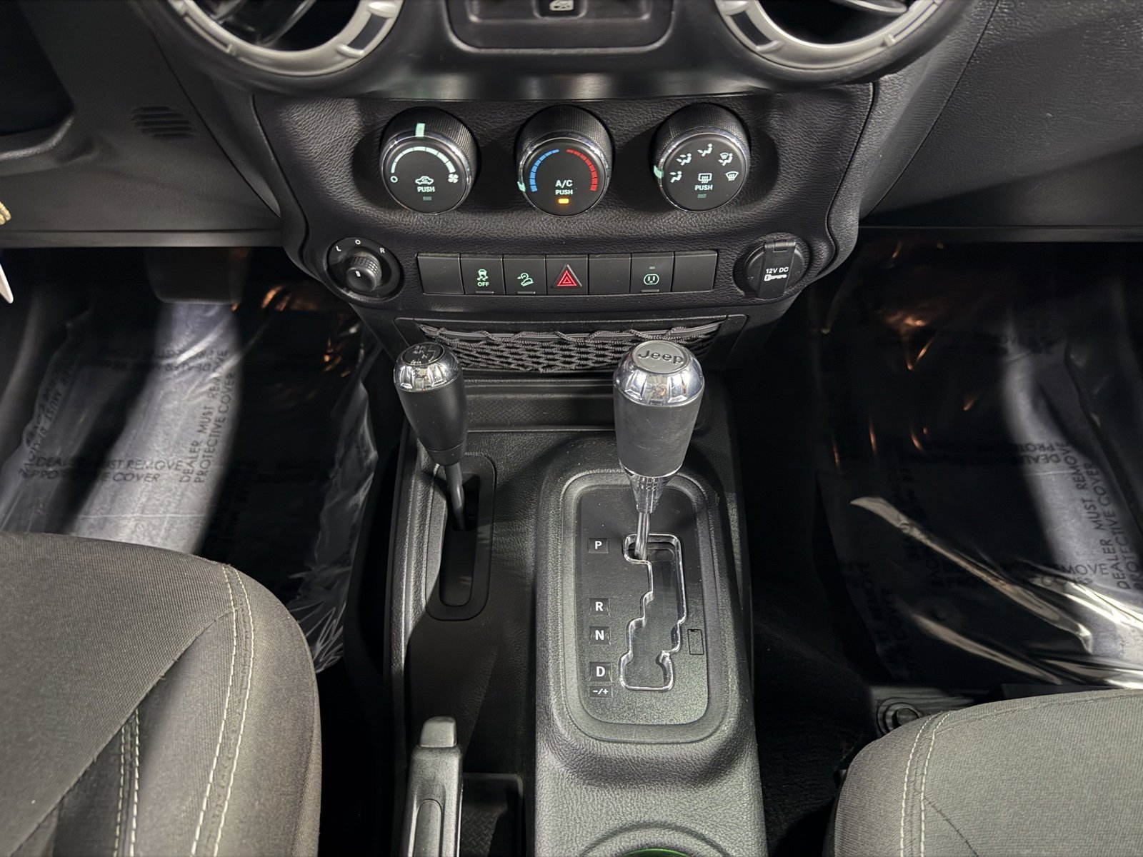 Used 2017 Jeep Wrangler Unlimited Rubicon w/ Connectivity Group image 16