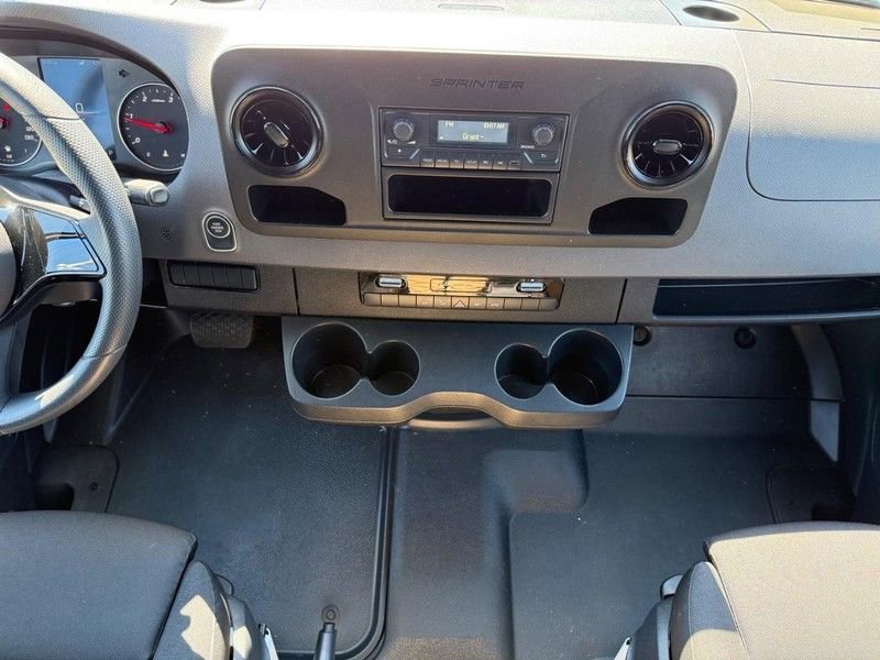 Used 2025 Mercedes-Benz Sprinter 2500 image 11
