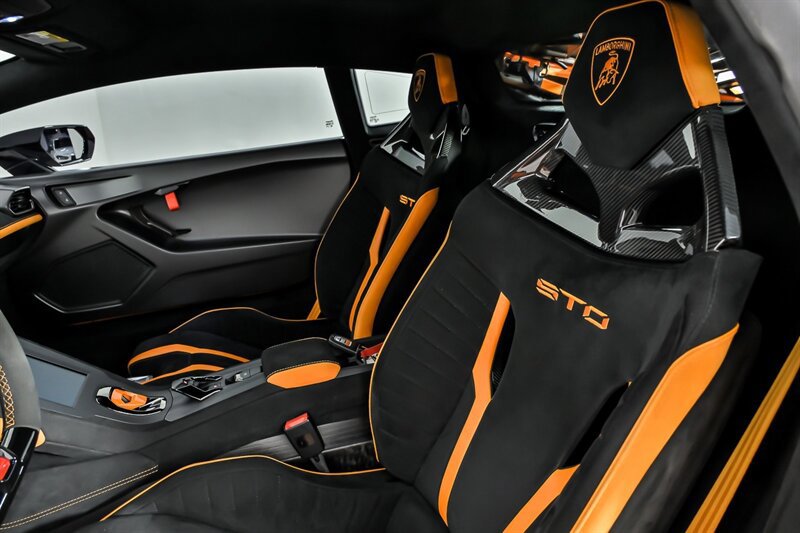 Used 2022 Lamborghini Huracan STO RWD image 23