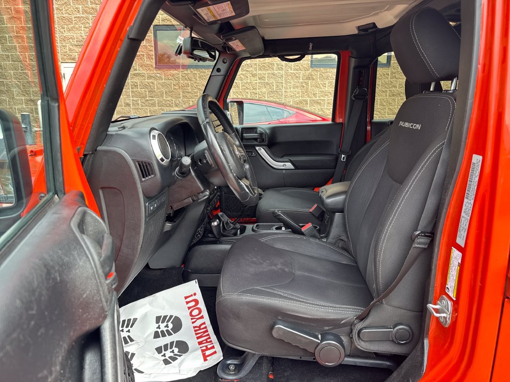 Used 2015 Jeep Wrangler Unlimited Rubicon w/ Connectivity Group AWD/4WD image 13