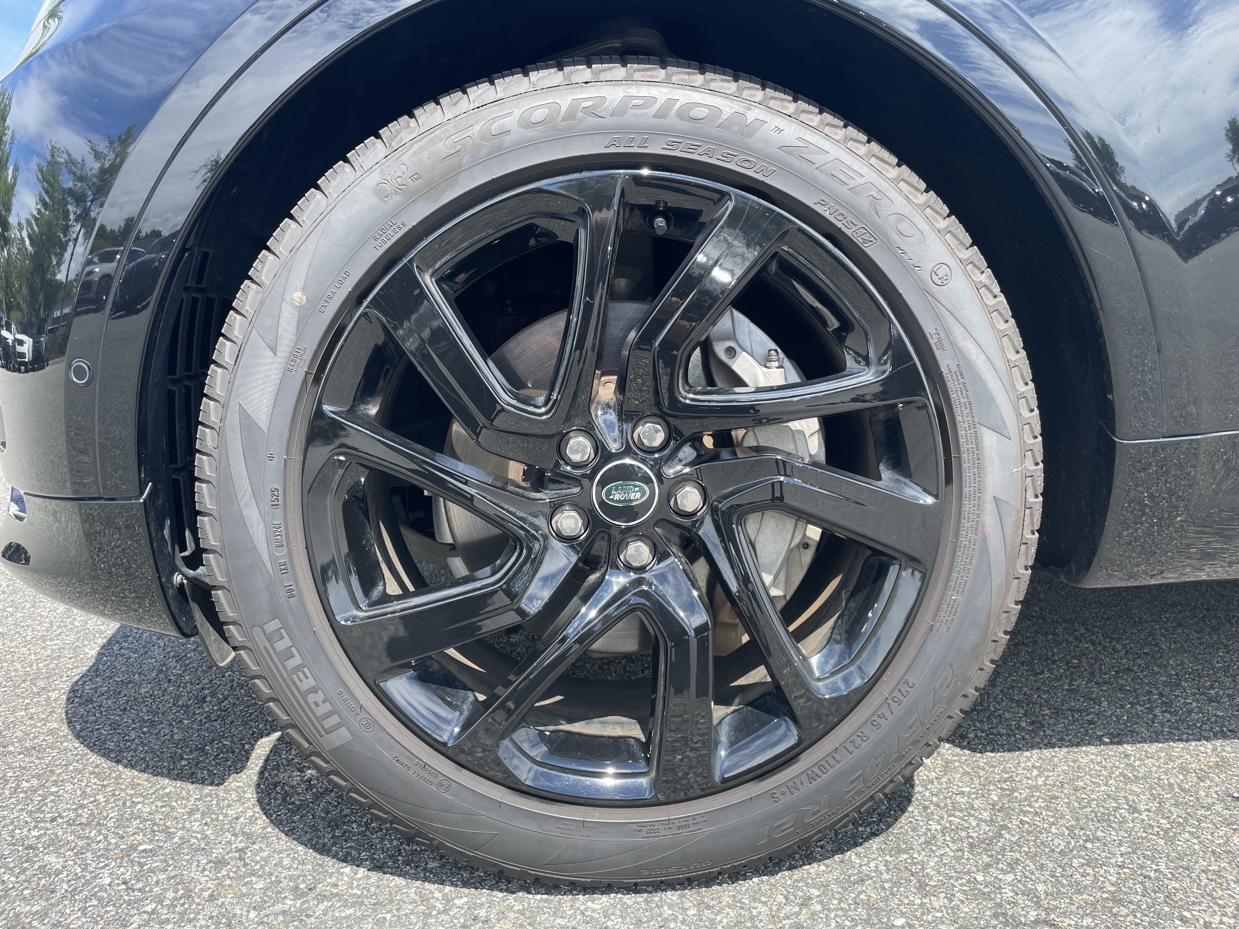 Certified 2025 Land Rover Discovery Dynamic SE AWD/4WD image 9