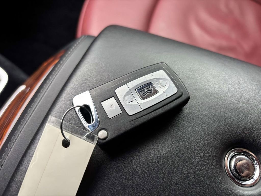 Used 2010 Rolls-Royce Phantom Drophead Coupe image 34