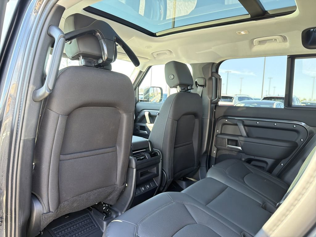 Used 2025 Land Rover Defender 110 S image 11