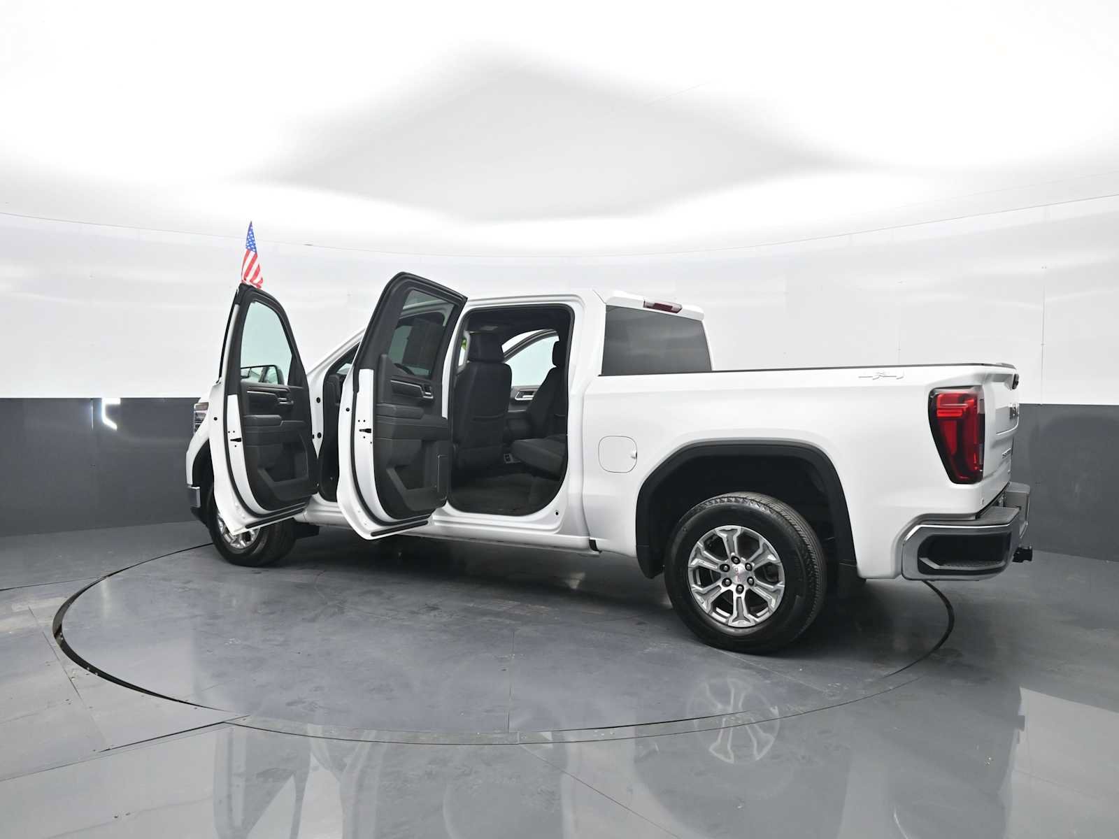 Used 2024 GMC Sierra 1500 SLT AWD/4WD image 48