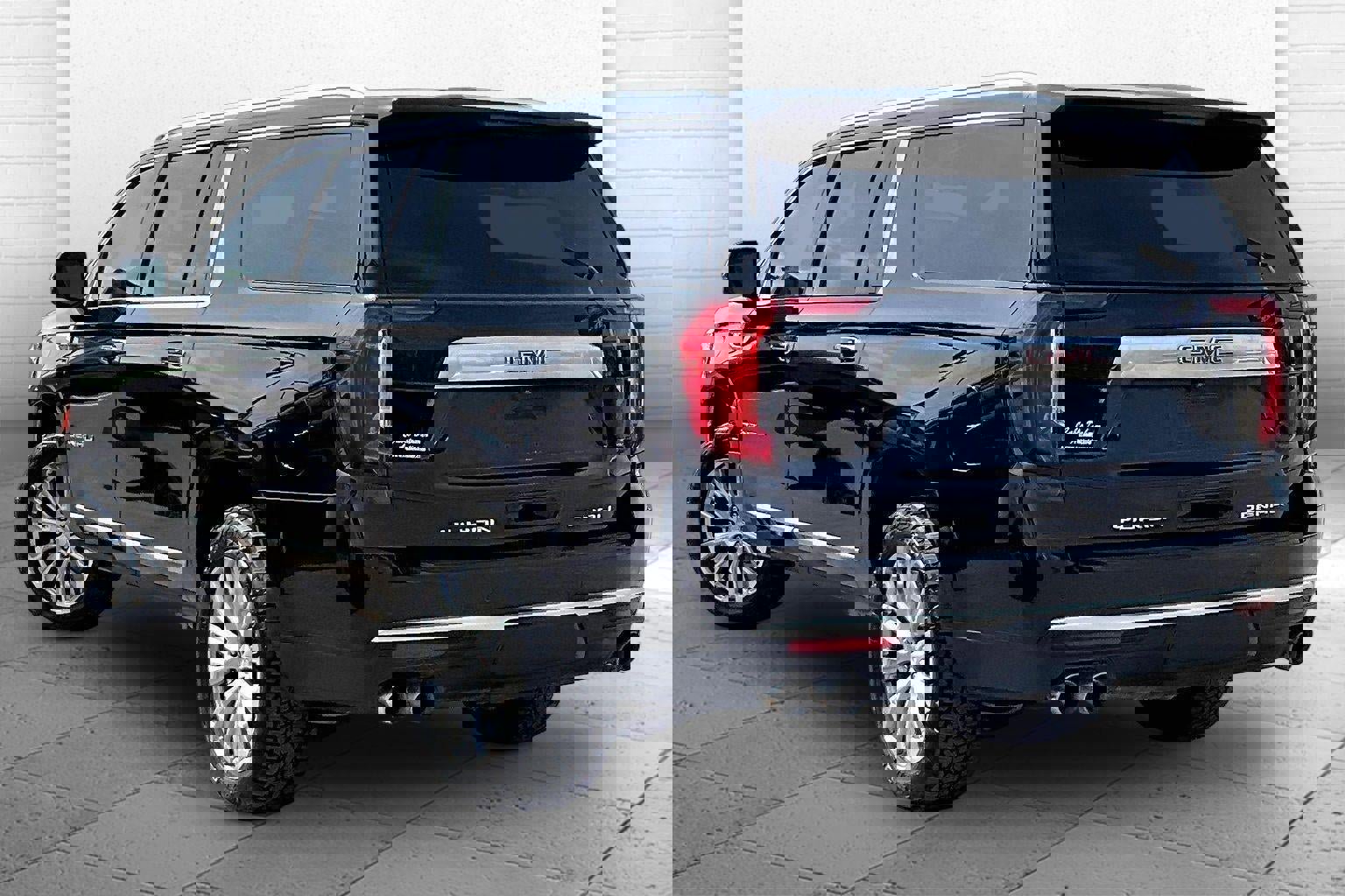 Used 2022 GMC Yukon XL Denali AWD/4WD image 9