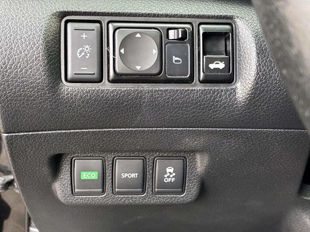 Used 2014 Nissan Sentra SL w/ Premium Package FWD image 25