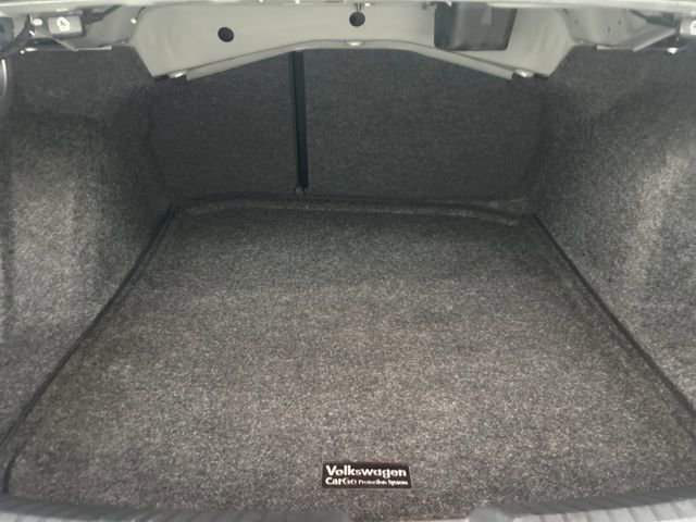 Used 2025 Volkswagen Jetta SE w/ Sunroof Package image 29