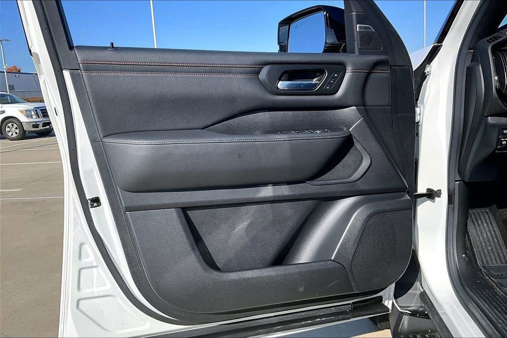 Used 2025 Nissan Armada PRO-4X image 22