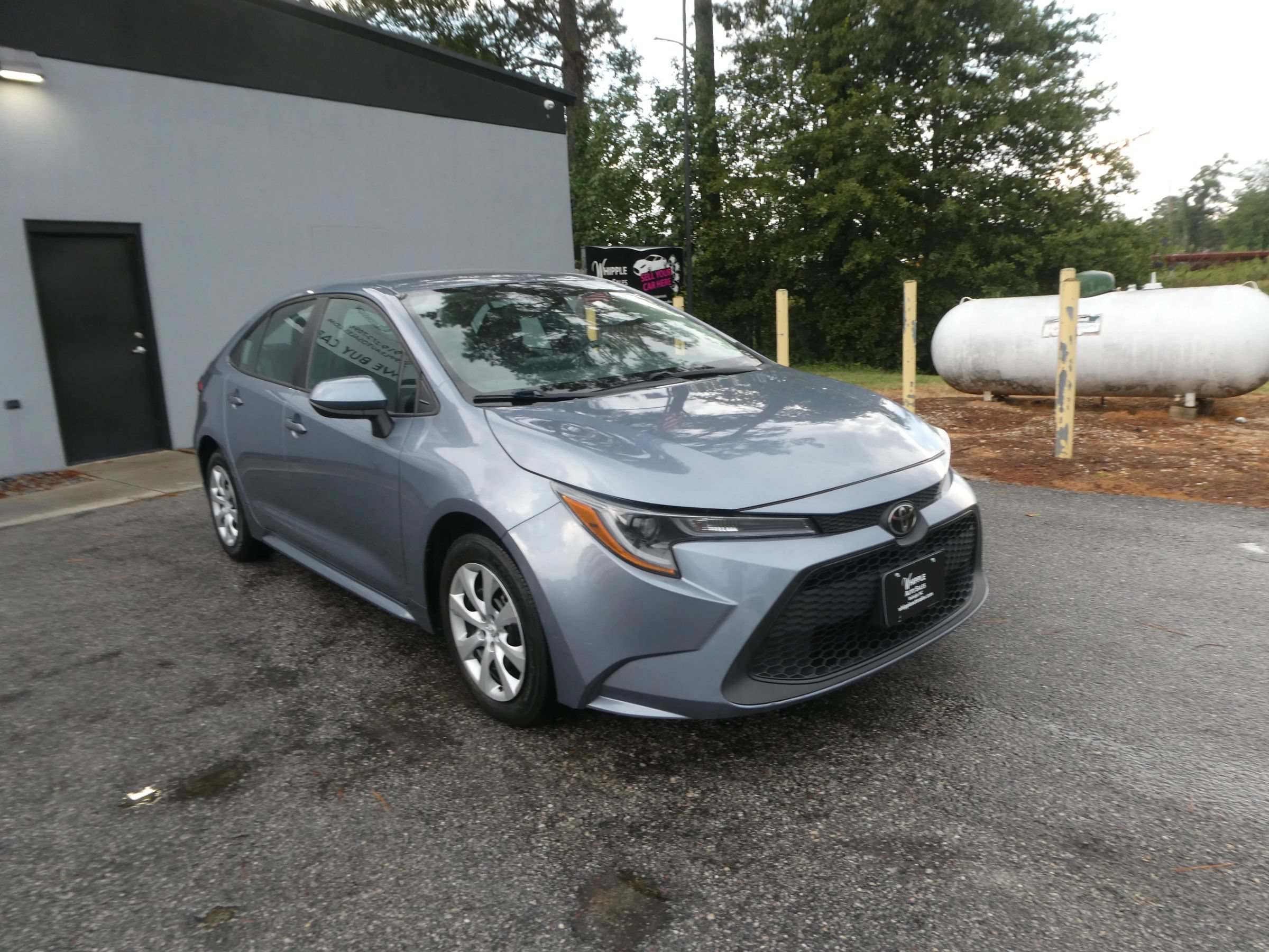 Used 2022 Toyota Corolla LE FWD image 3