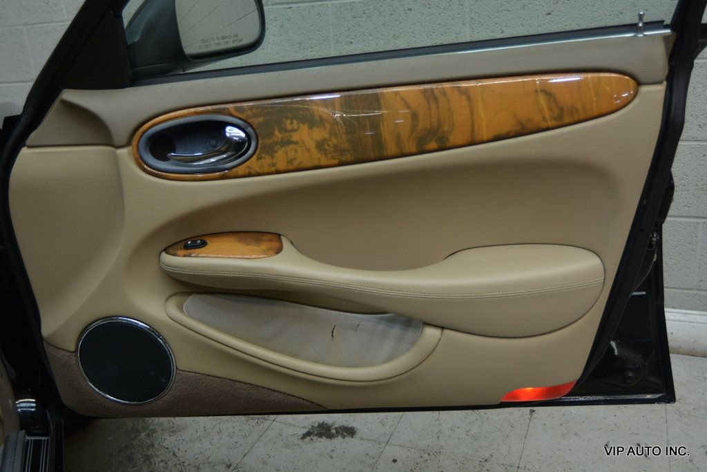 Used 2000 Jaguar XJ8 image 7