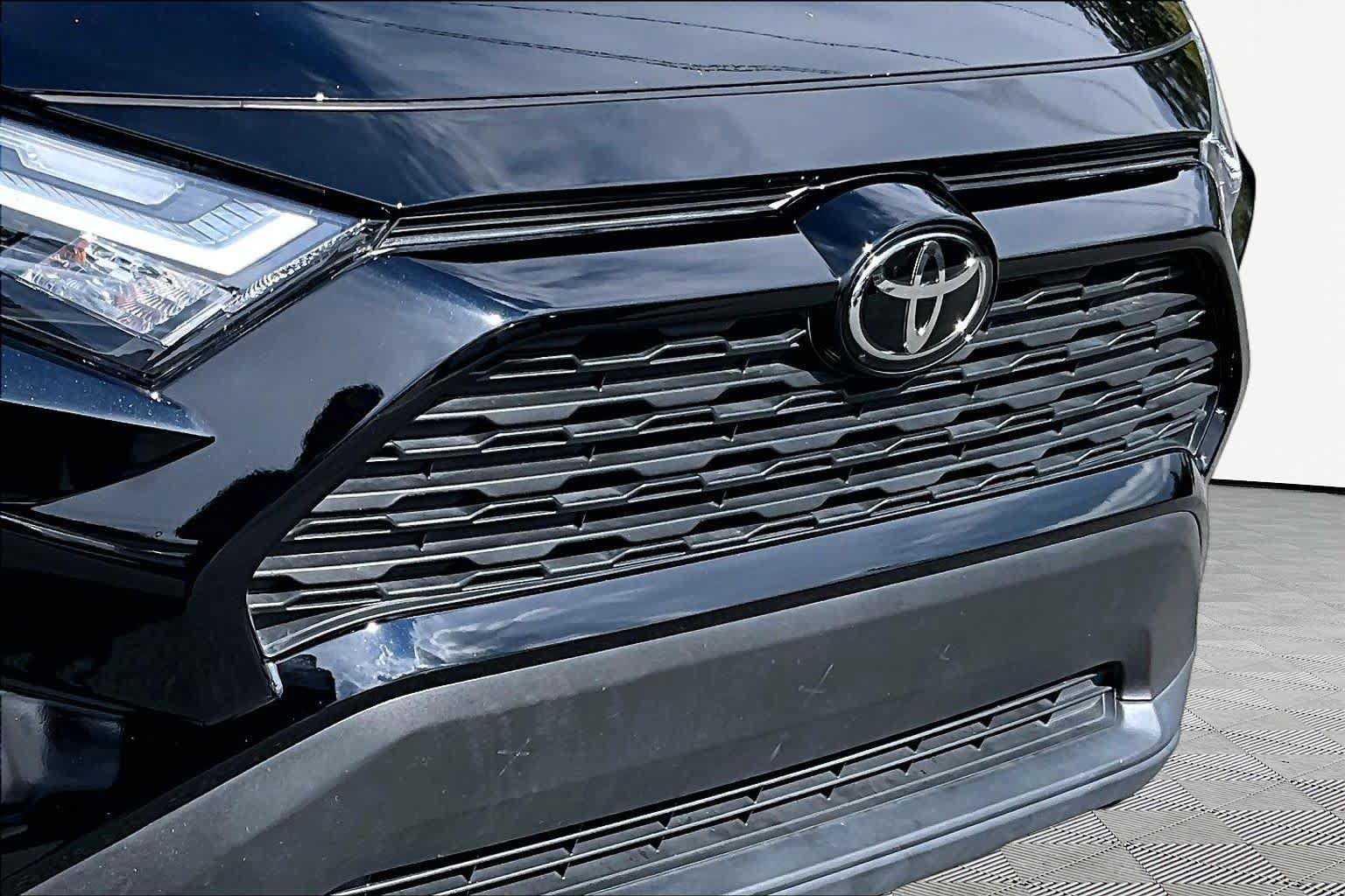 Certified 2025 Toyota RAV4 XLE AWD/4WD image 30
